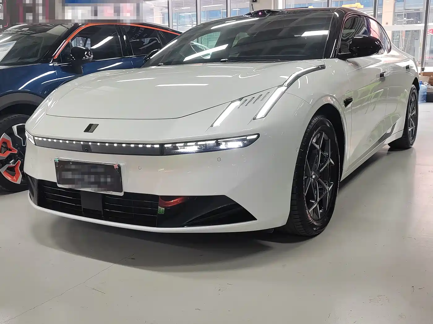 Lynk & Co 10 EM-P 2025 Model 120km Base Version