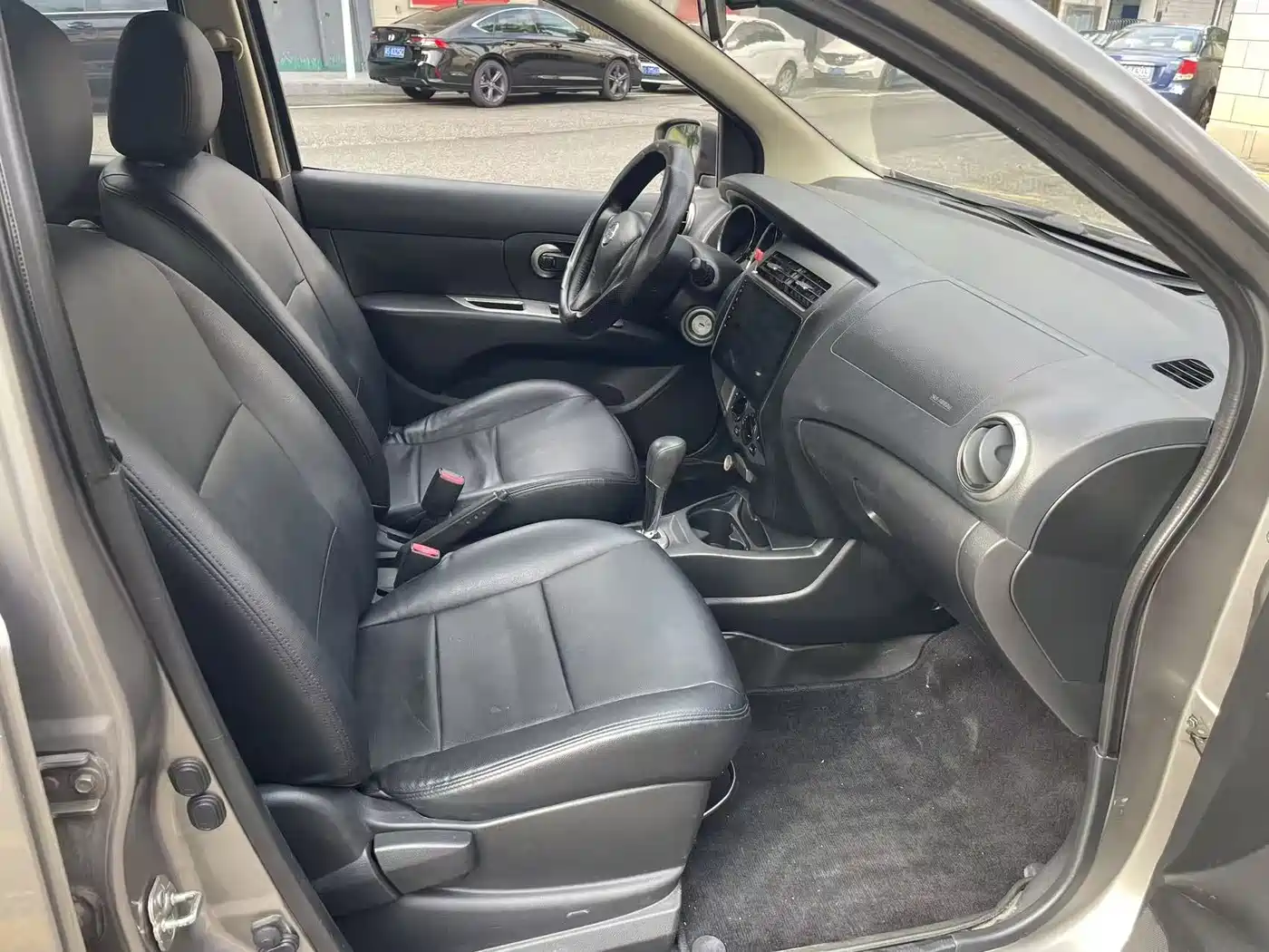 Nissan Livina 2013 2013 Sharp 1.6XL CVT Comfort