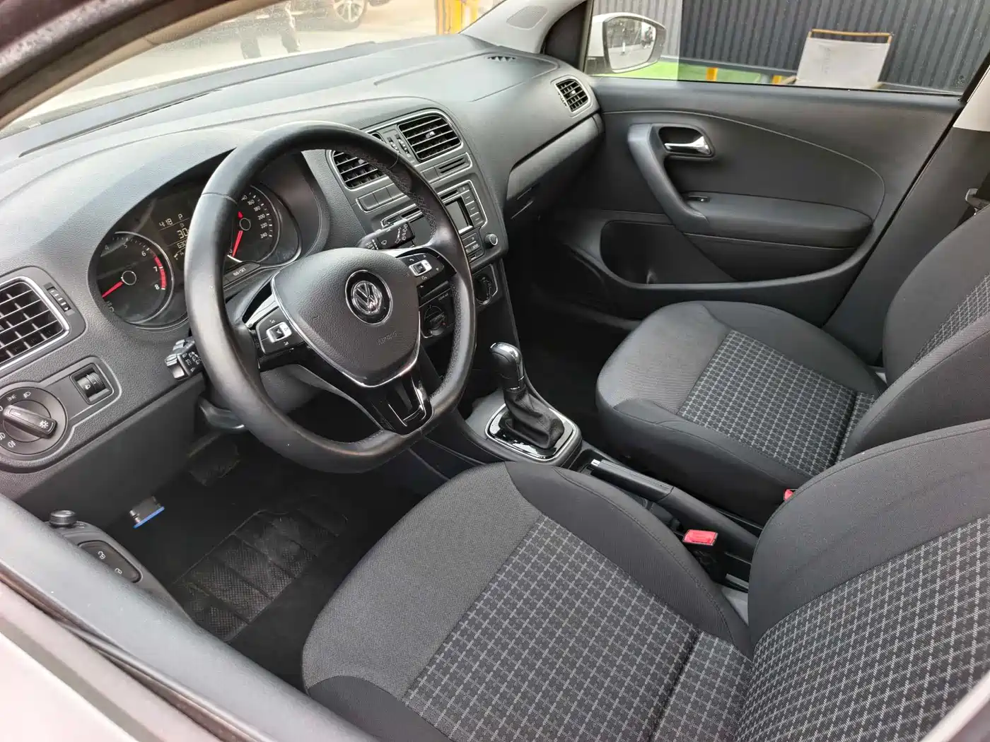 Volkswagen Polo 2016 1.6L Automatic Comfort фото 7