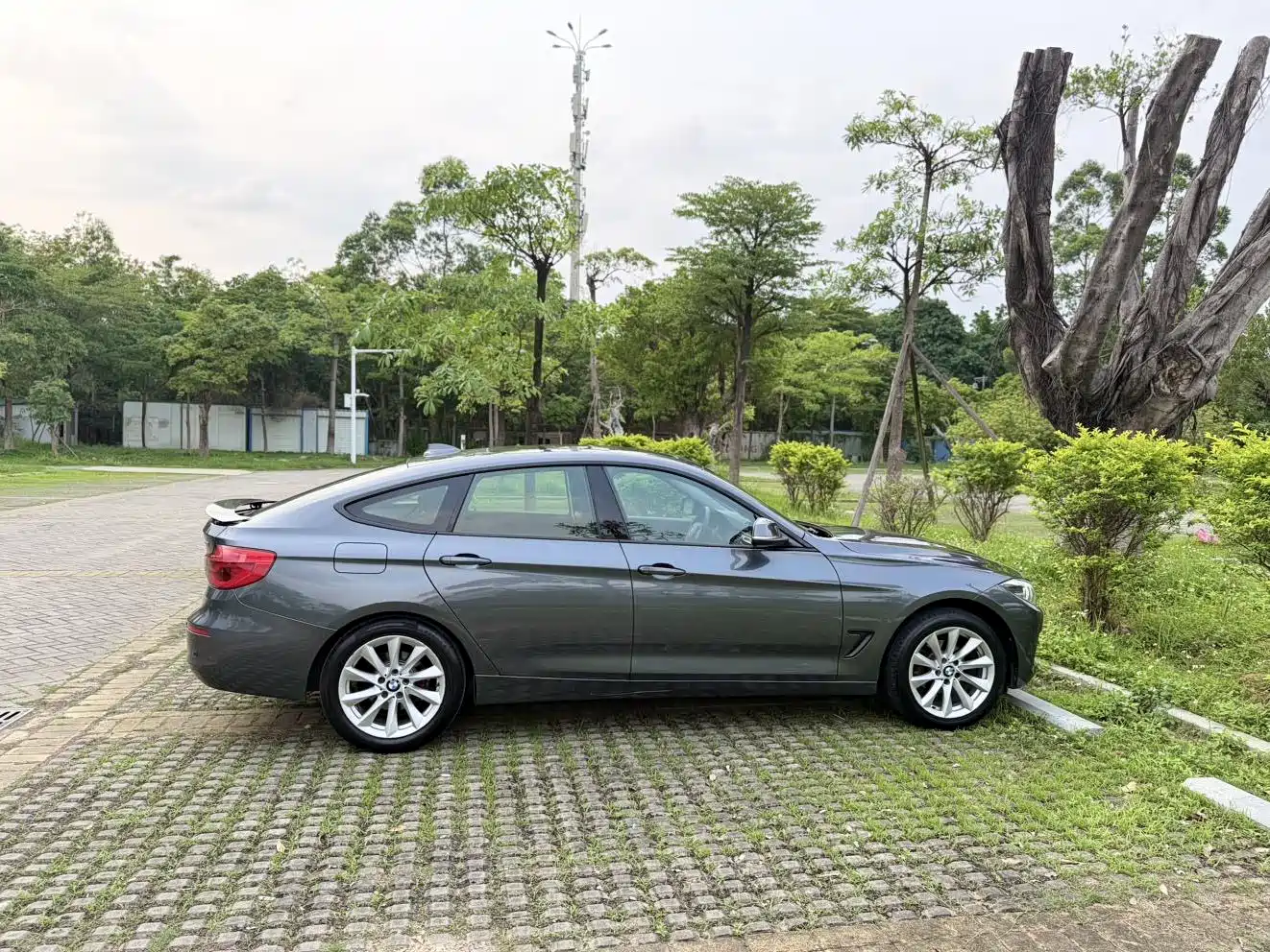 BMW 3 Series GT 2019 320i Fashion Model фото 10