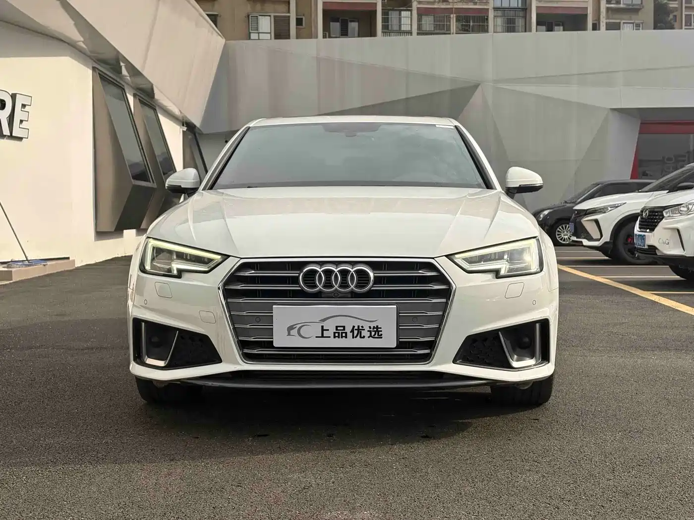 Фото 2 - Audi A4L