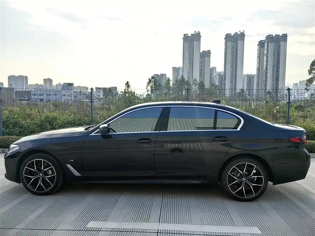 BMW 5 Series 2023 530Li Premium M Sport Package фото 13