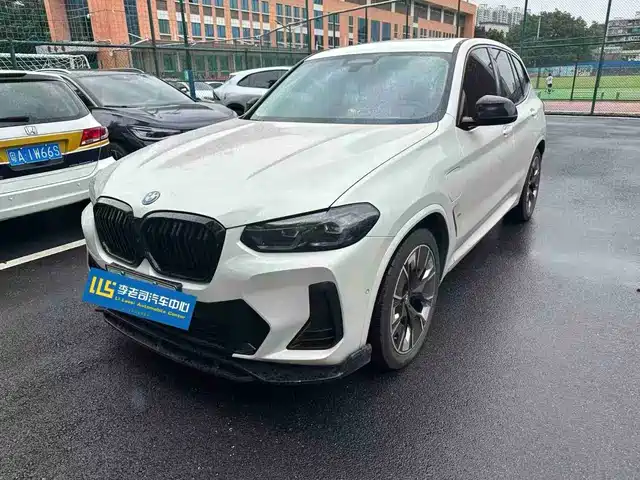 BMW iX3 2024