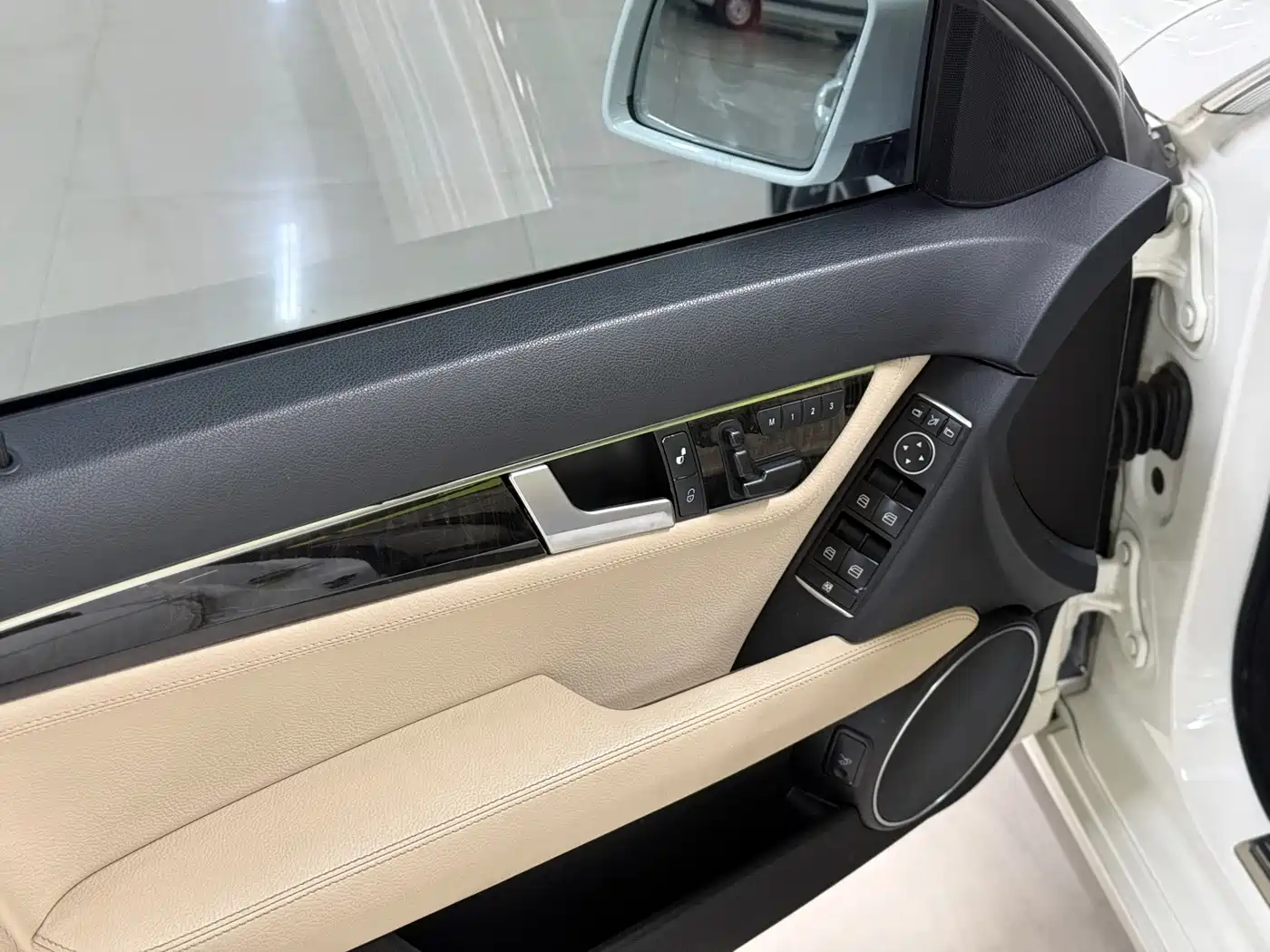 Mercedes-Benz C-Class 2011 C 300 Fashion фото 18