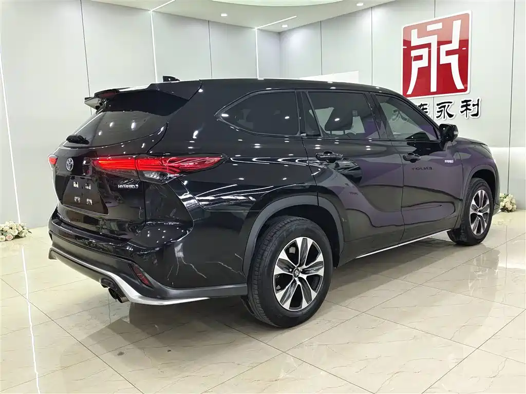 Toyota Crown Kluger 2022 2.5L HEV 2WD Elite Edition фото 4