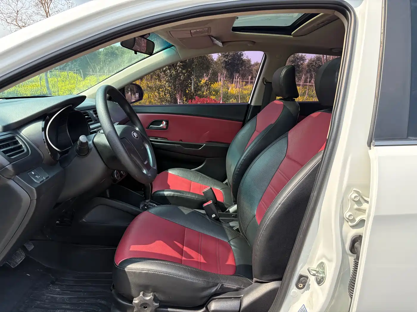 Kia K2 2015 Hatchback 1.4L AT GLS Cool Edition фото 8