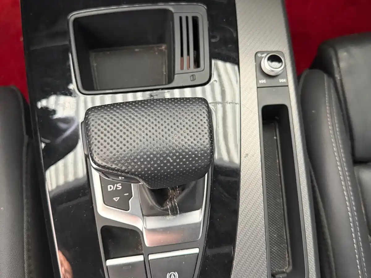 Audi Q5L 2024 Model 40 TFSI Luxury Dynamic фото 10
