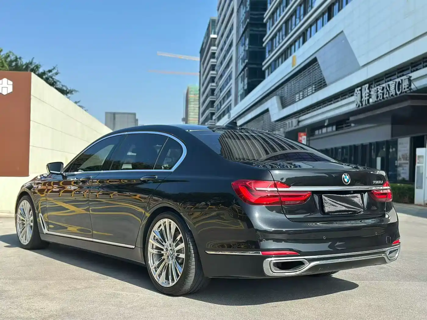 BMW 7 Series 2016 730Li Leading фото 7