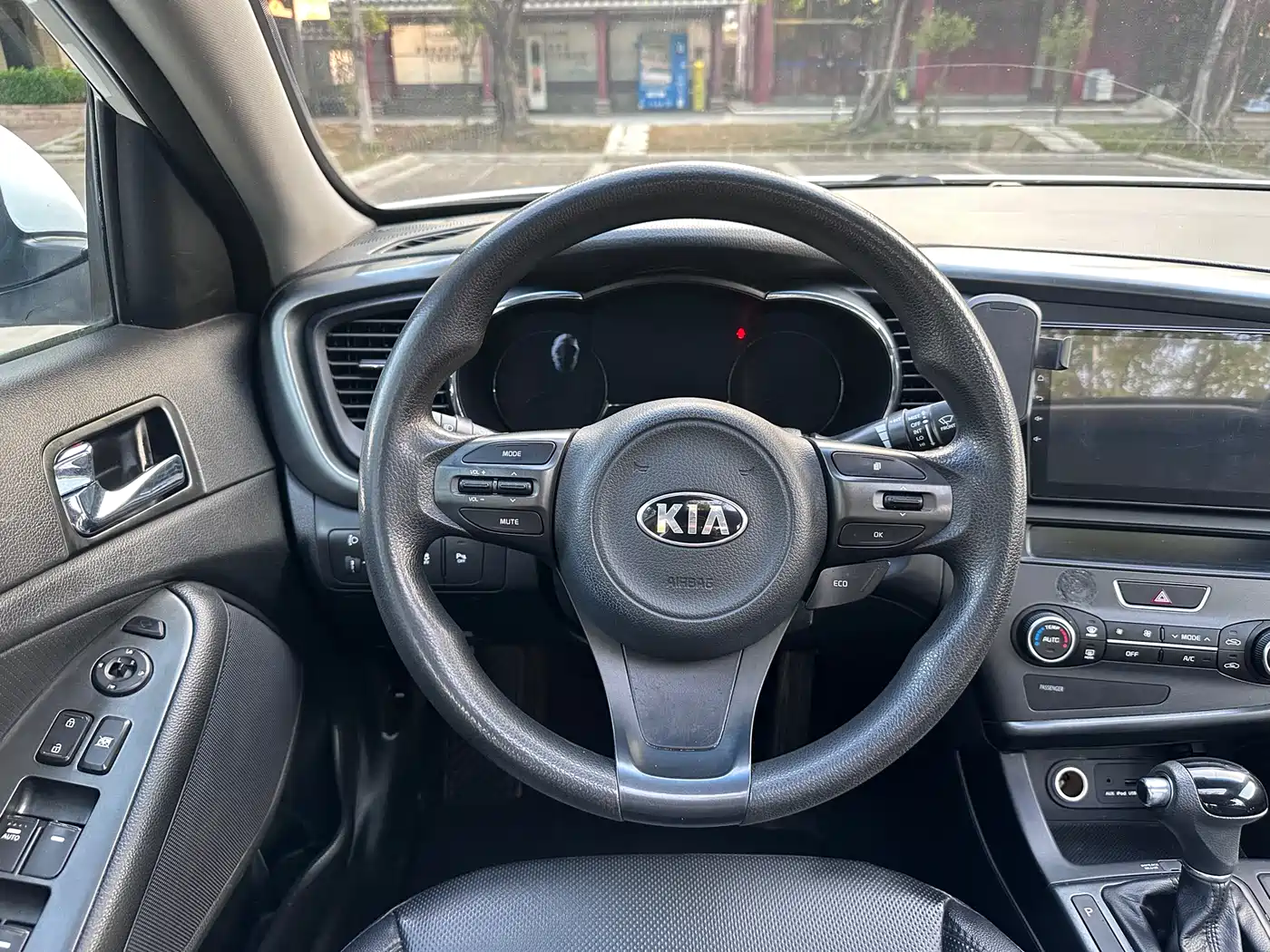 Kia K5 2015 2.0L Automatic GLS фото 14