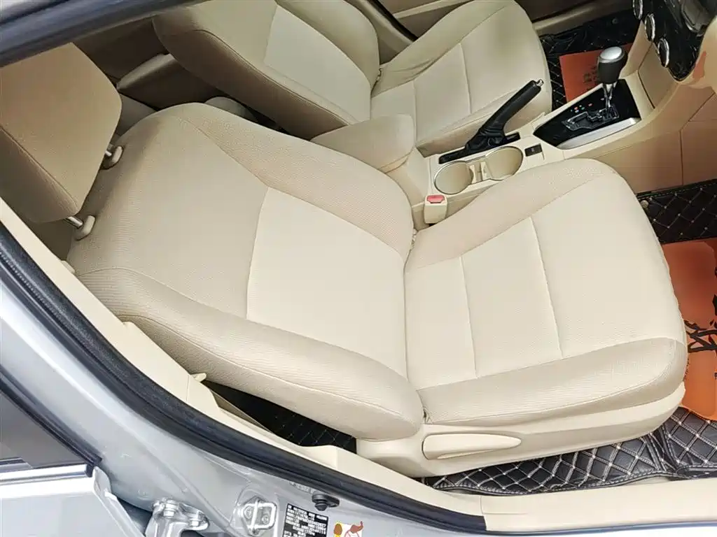 Toyota Corolla 2014 1.6L CVT GL-i фото 25