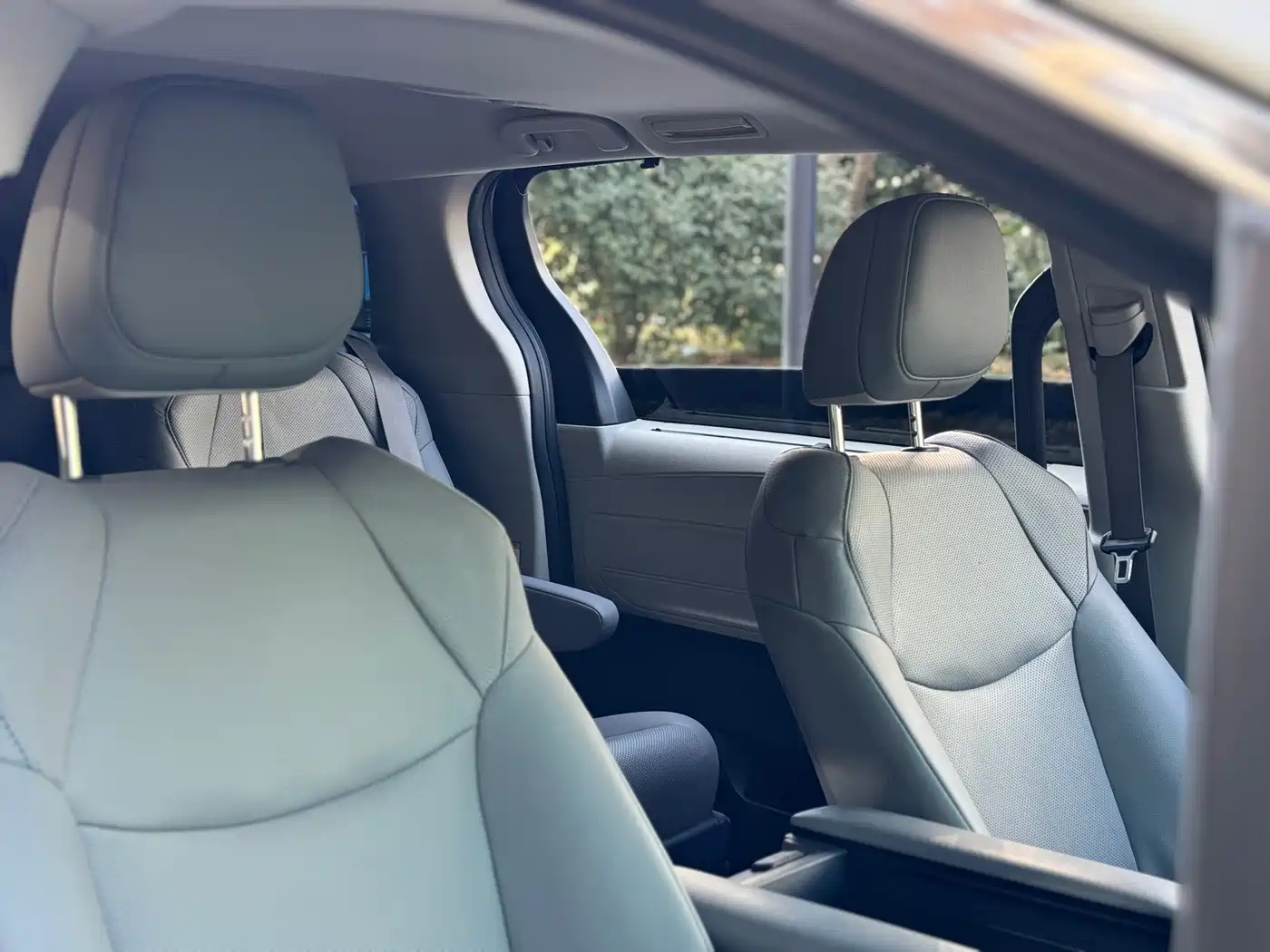 Toyota Sienna 2021 2.5L Hybrid Luxury Edition фото 17