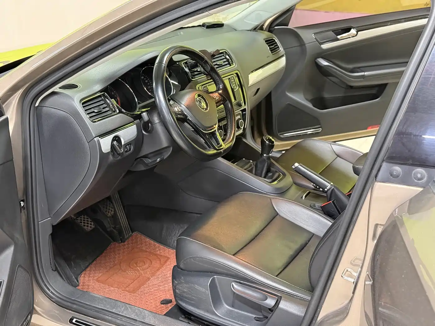 Volkswagen Sagitar 2017 1.6L Manual Comfort фото 11