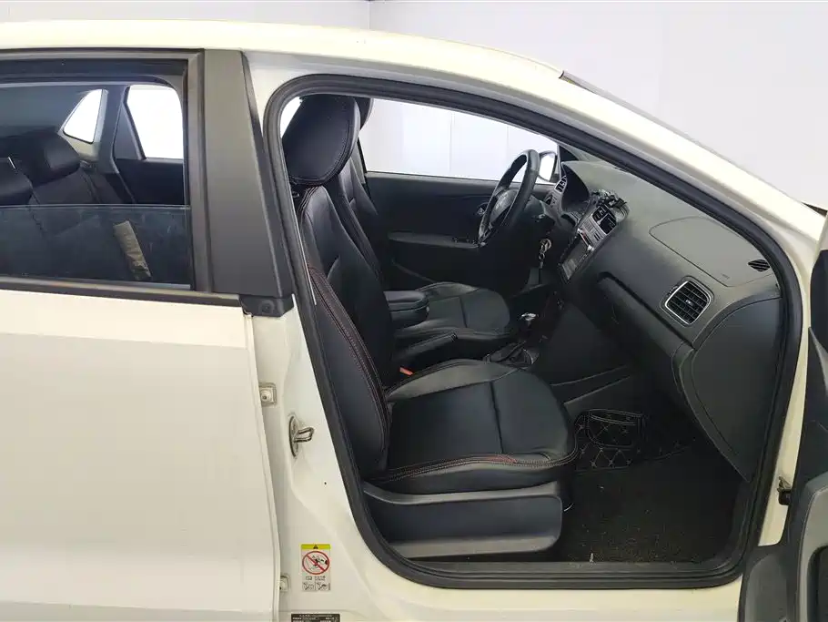 Volkswagen Polo 2014 1.4L Automatic Comfort Edition фото 8