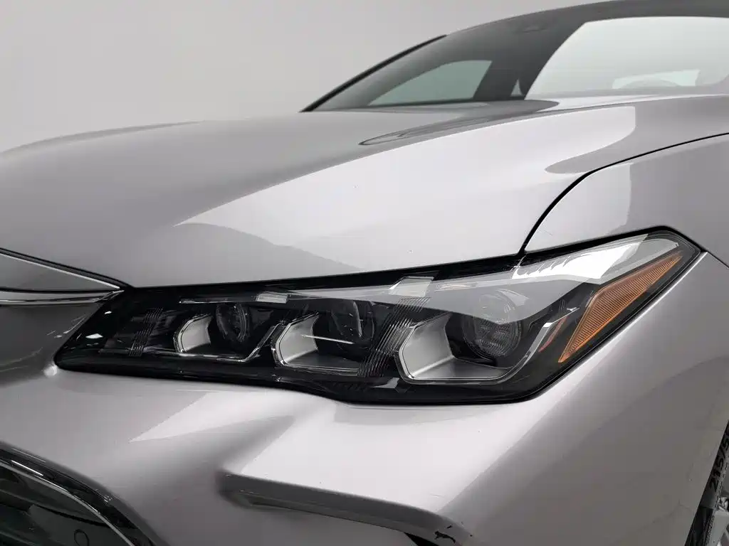 Photo 7 - Toyota Avalon