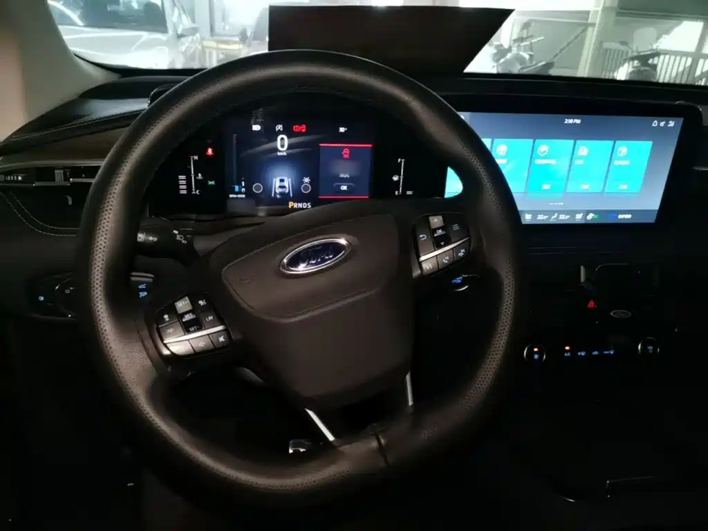 Фото 11 - Ford Edge