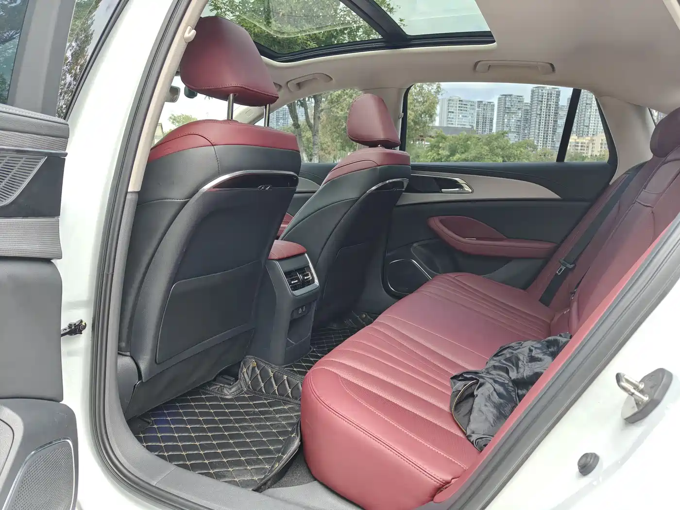 Hongqi H5 2024 1.5T DCT Smart Connect Flag Rhythm Edition фото 10