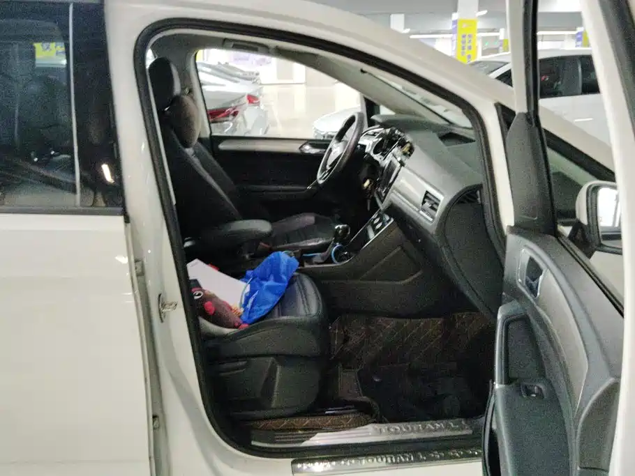 Volkswagen Touran 2018 2018 Touran L 280TSI DSG Comfort 7-seater China V