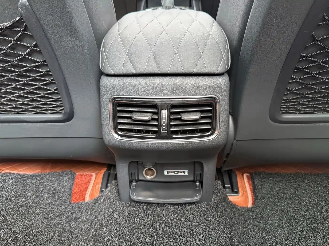 Фото 20 - Hongqi HS5