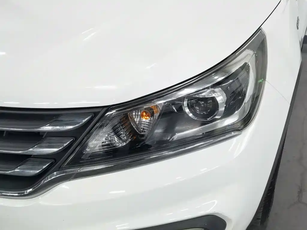 Baojun 310W 2018 2017 1.5L Manual Fashion Edition (China V)