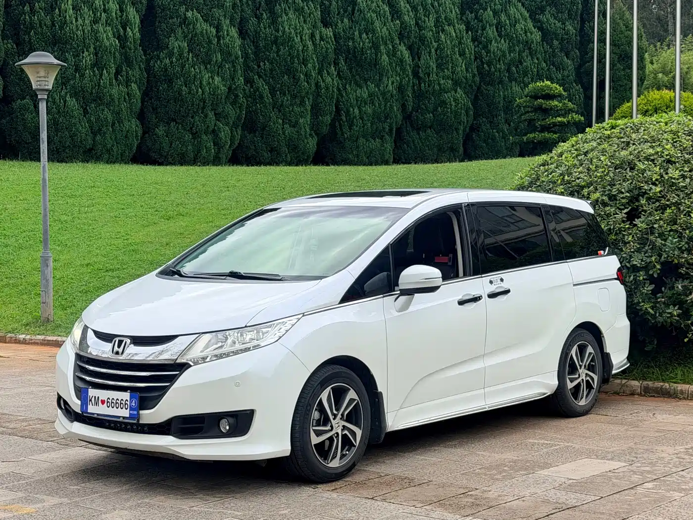 Фото 1 - Honda Odyssey