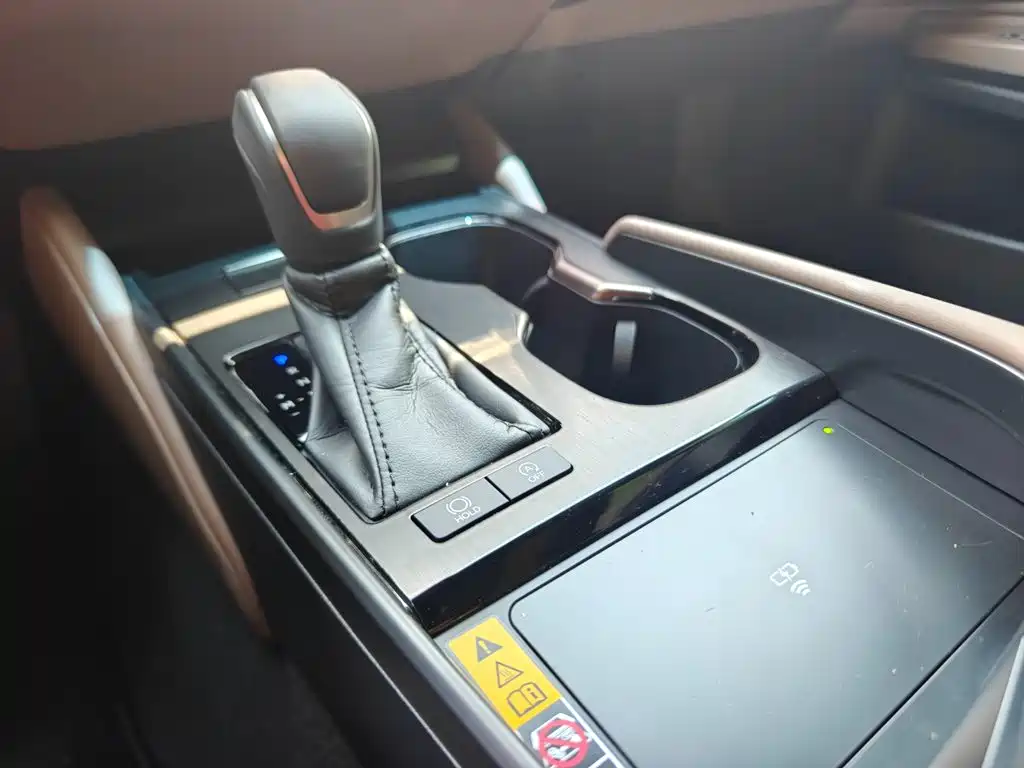 Lexus ES 2025 2025 200 Ultimate Edition