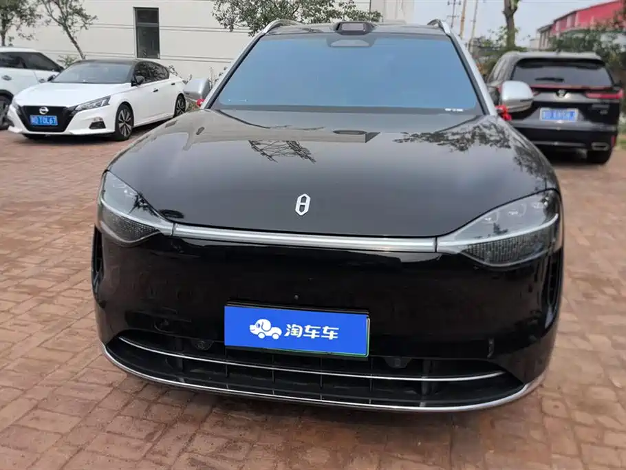 AITO Wenjie AITO M9 2024 Range Extender Max Edition 42kWh 6-seater фото 2