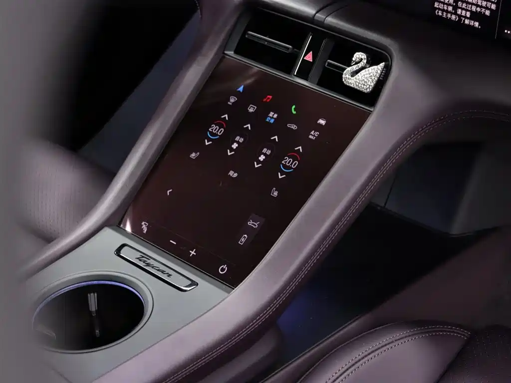 Porsche Taycan 2020 Taycan фото 22