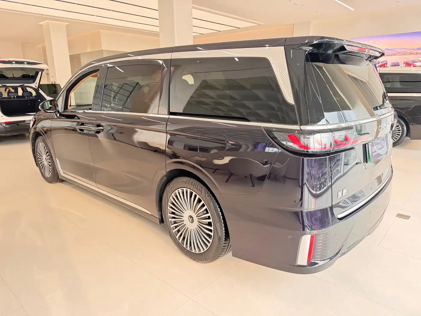 Voyah Auto Voyah Dreamer 2025 PHEV AWD Flagship Kunpeng Edition фото 4