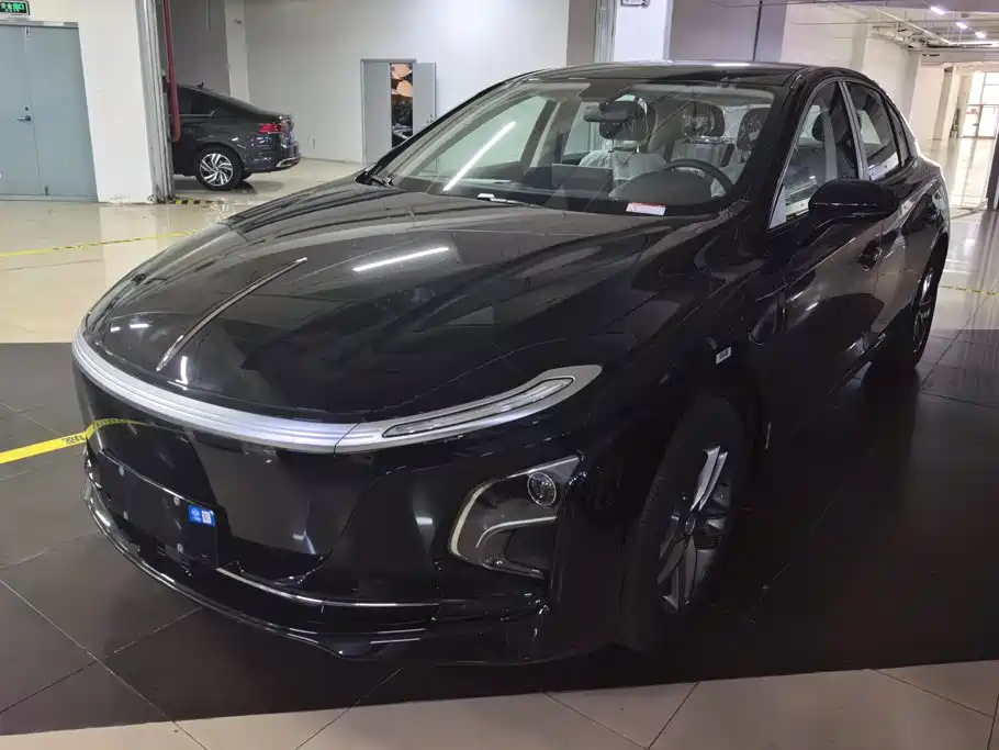 Hongqi E-QM5 2026 2025 Model 500km Travel Edition