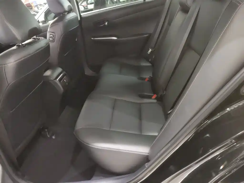 Toyota Camry 2016 2.0G 10th Anniversary Leading Edition фото 17