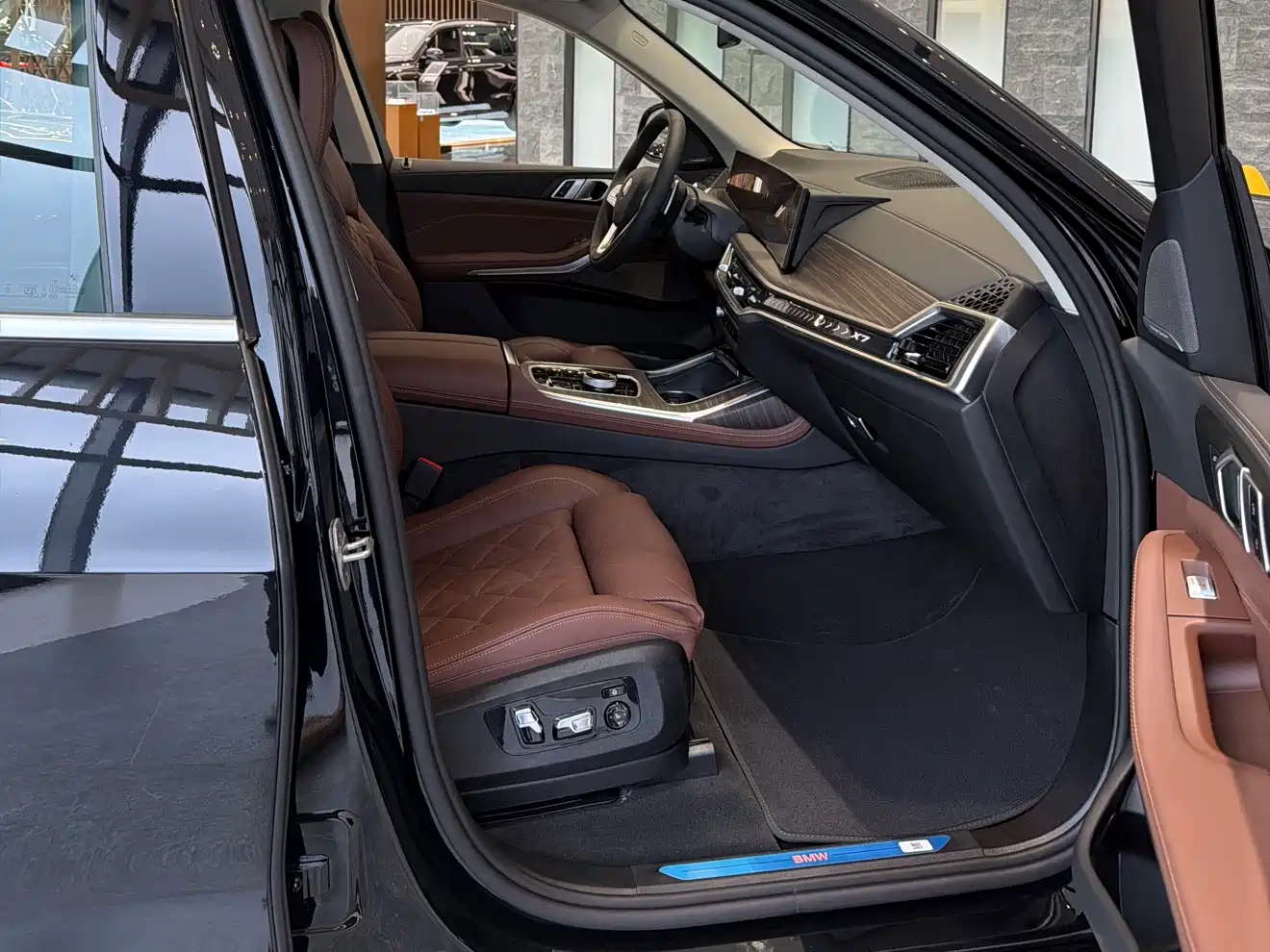 BMW X7 2024 xDrive40i Leading Luxury Package фото 4