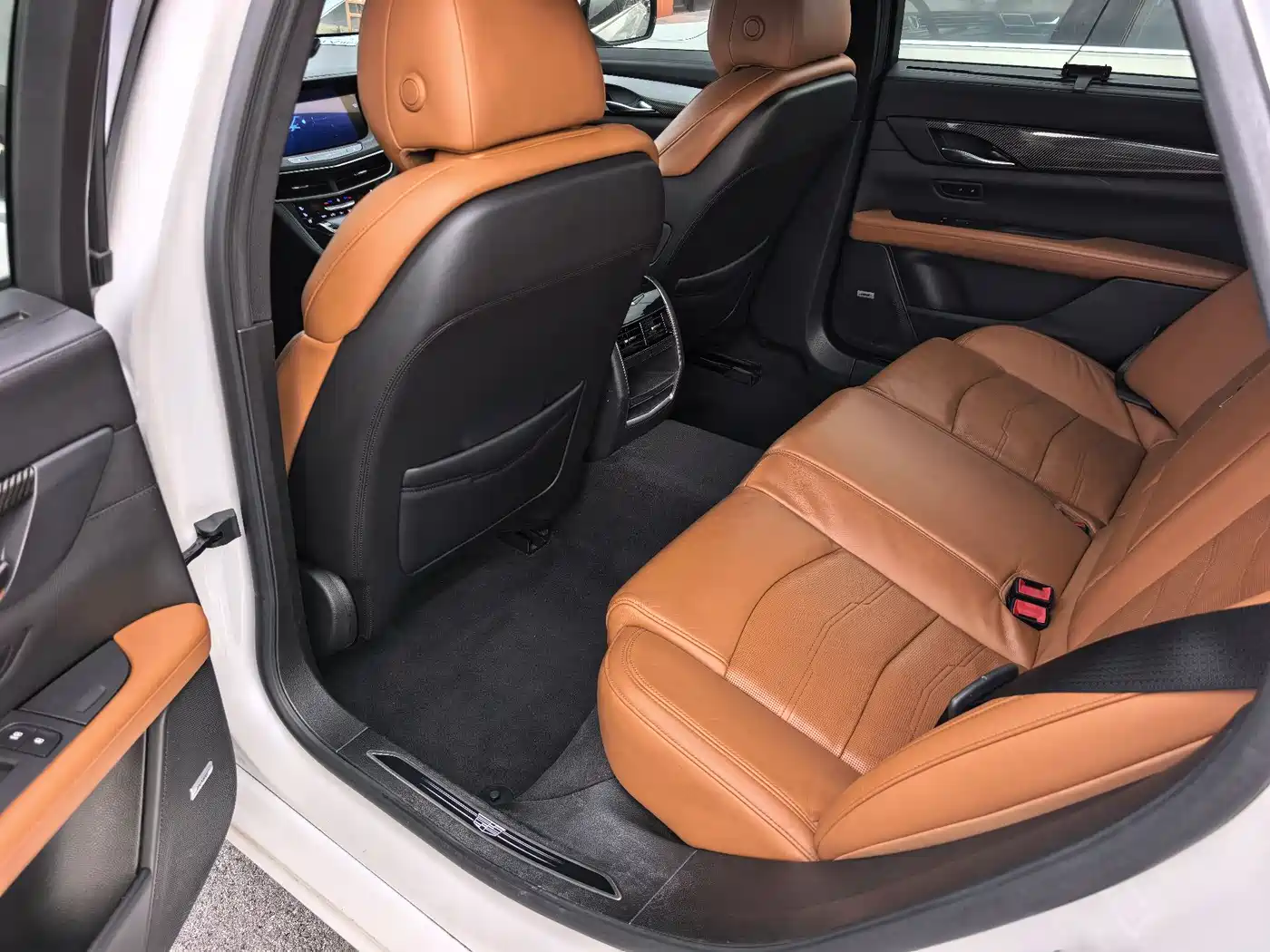 Cadillac CT6 2016 28T Leading фото 5