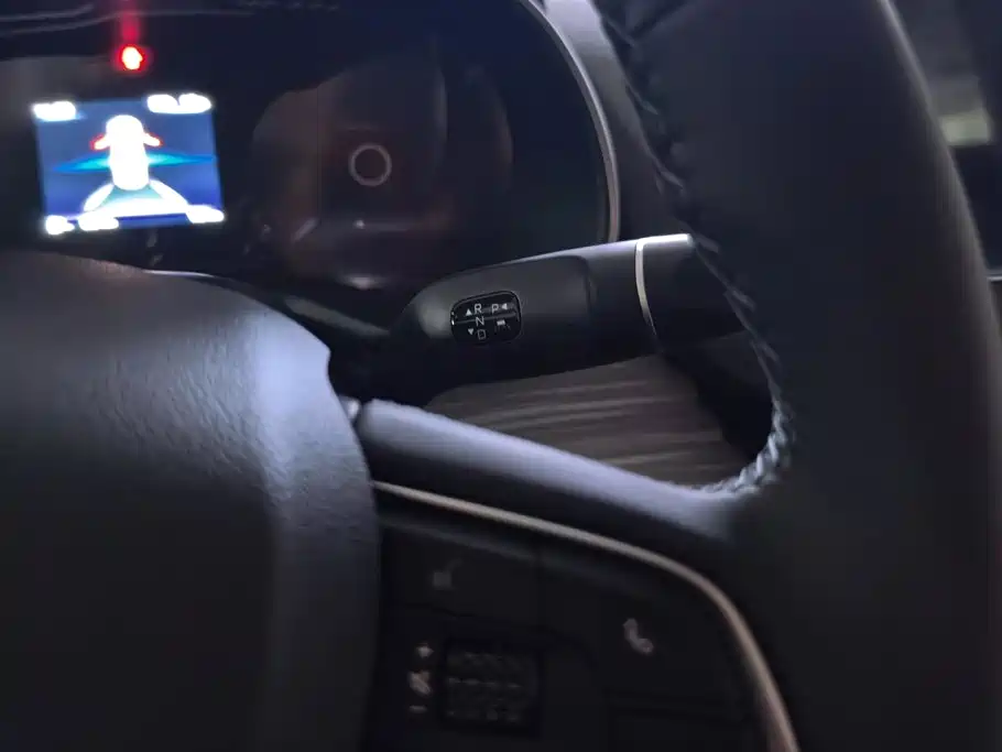 Hongqi E-QM5 2026 2025 Model 500km Travel Edition