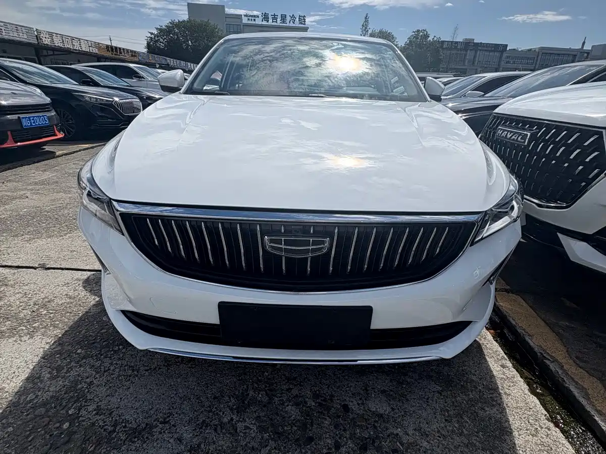 Фото 2 - Geely Emgrand