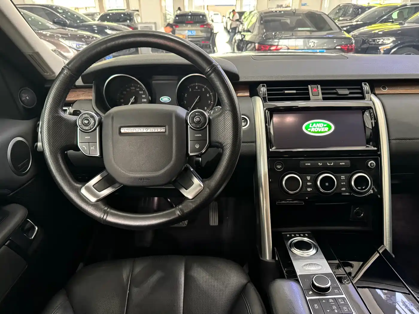 Land Rover Discovery 2017 3.0 SC V6 HSE фото 10
