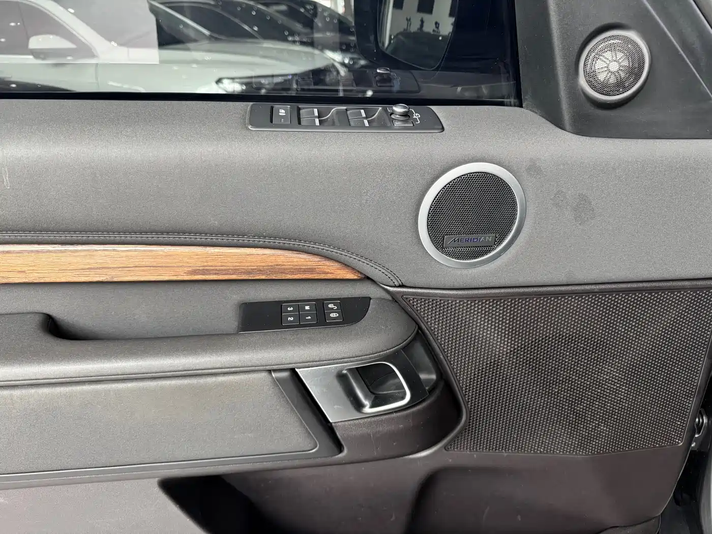 Land Rover Discovery 2017 3.0 SC V6 HSE фото 7