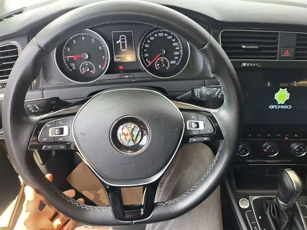 Volkswagen Golf 2018 230TSI Automatic Luxury фото 11
