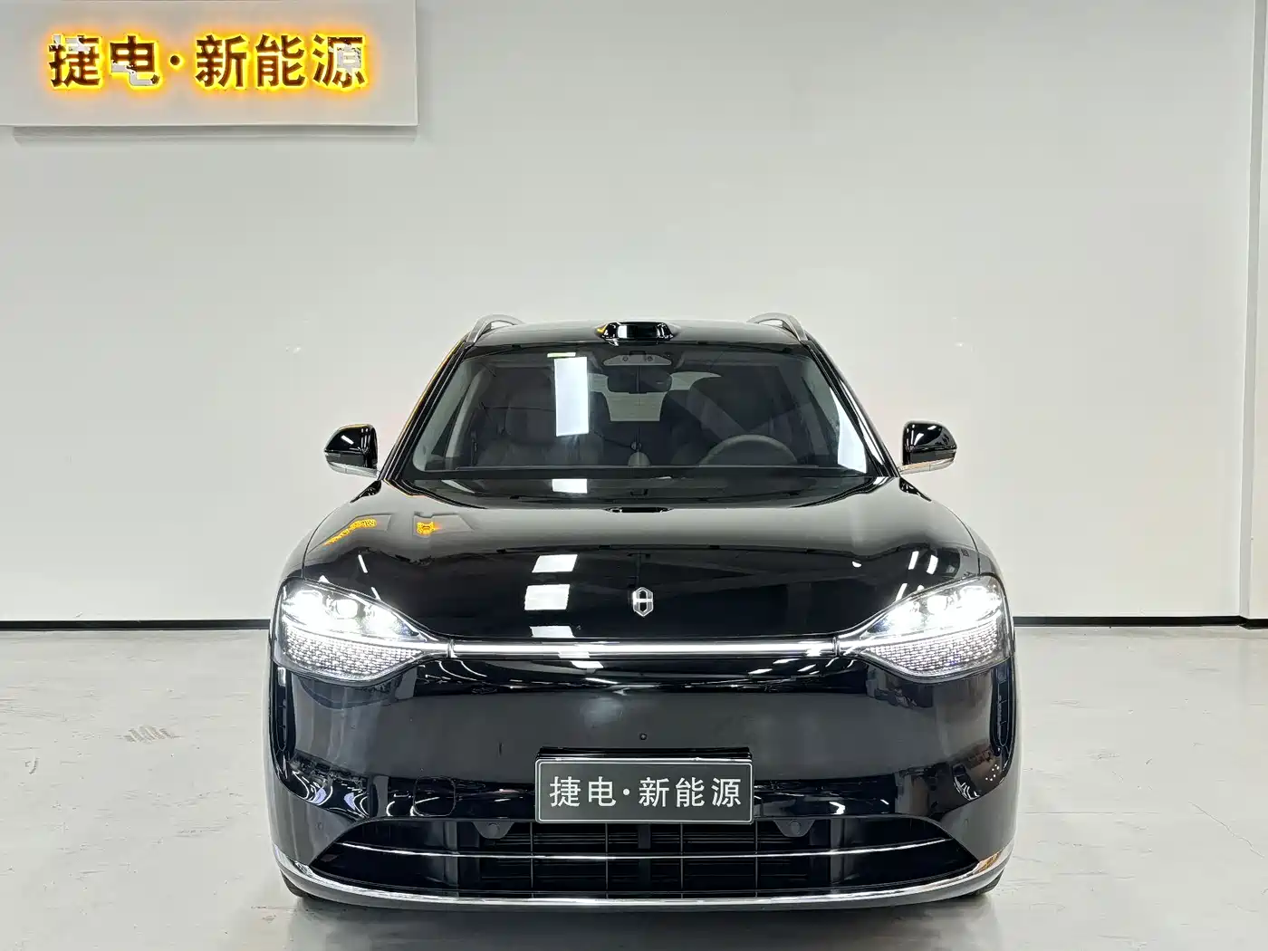 AITO Wenjie AITO M9 2025 Extended Range Max 52kWh 6-Seater фото 2