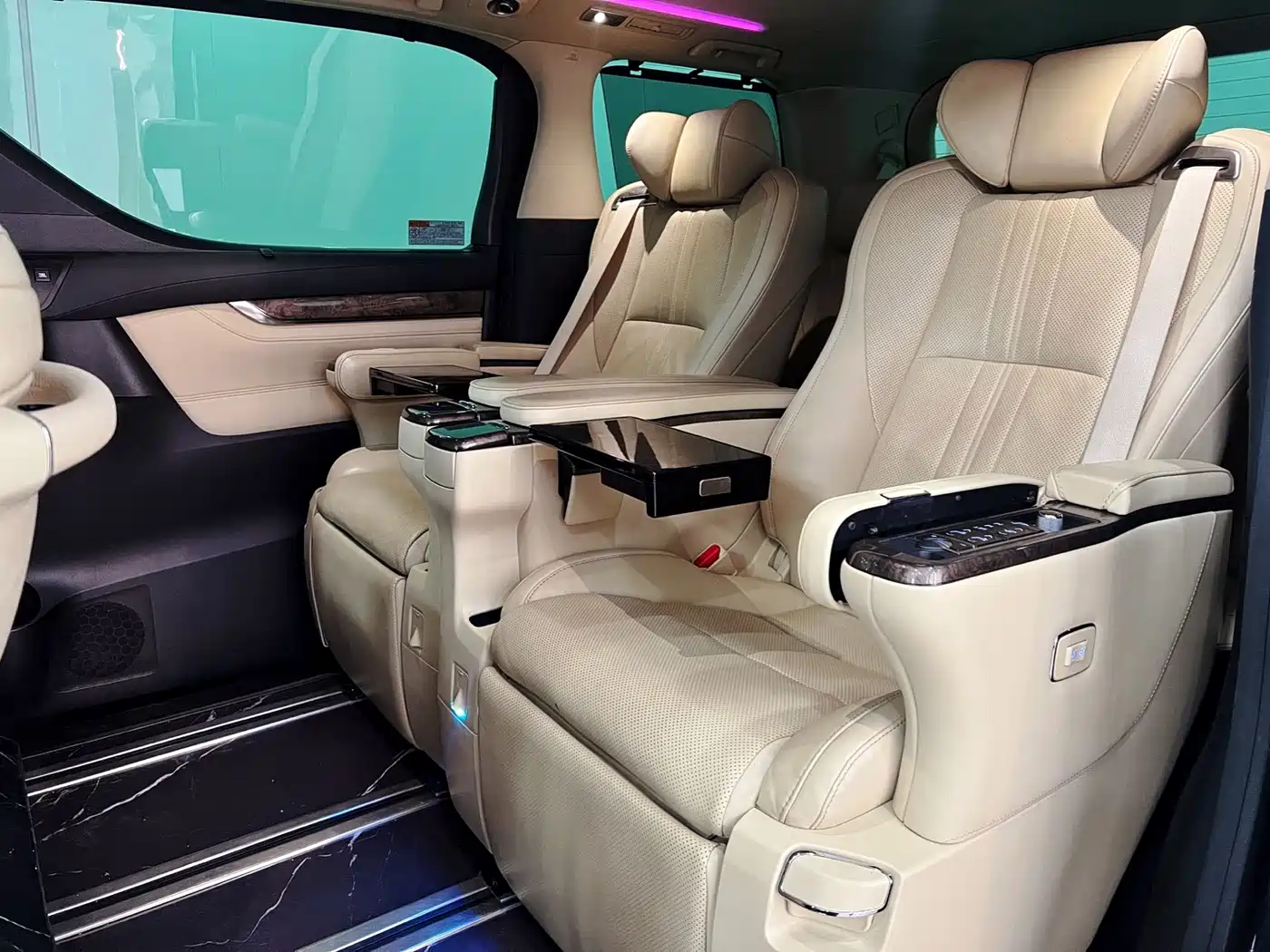 Toyota Vellfire 2019 Hybrid 2.5L HV Premium Edition фото 9
