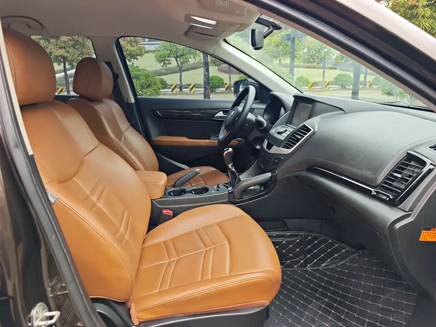 Dongfeng Fengdu MX5 2018 2016 1.4T Manual Luxury Edition