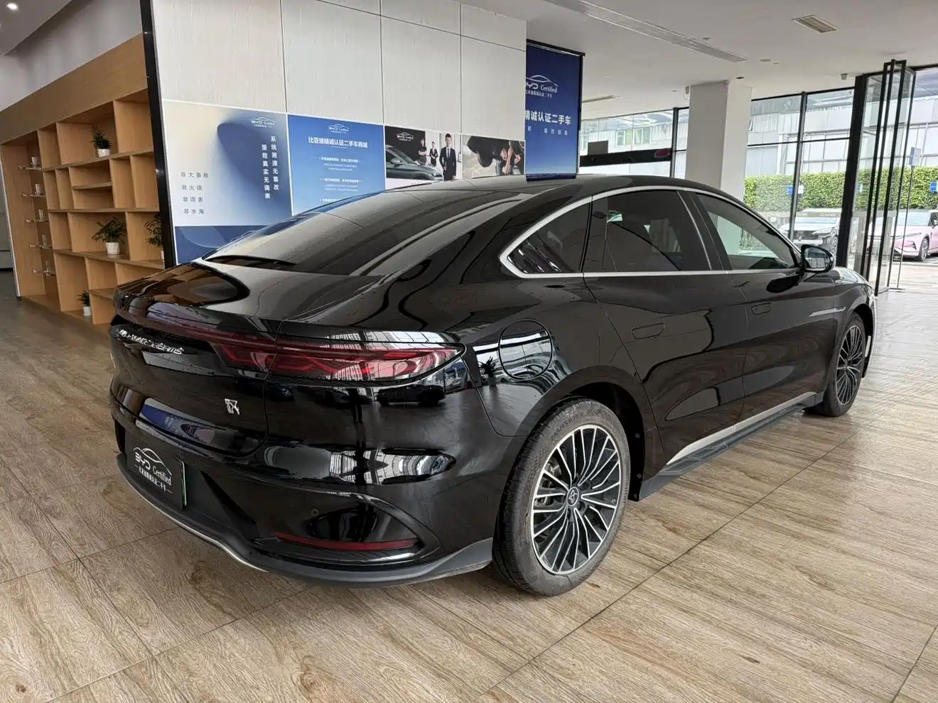 BYD Han 2024 Model DM-i Glory Edition 121KM Premium Type фото 10