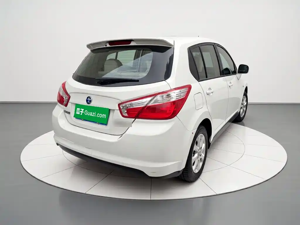 Venucia R50 2015 2015 1.6L Manual Luxury Edition