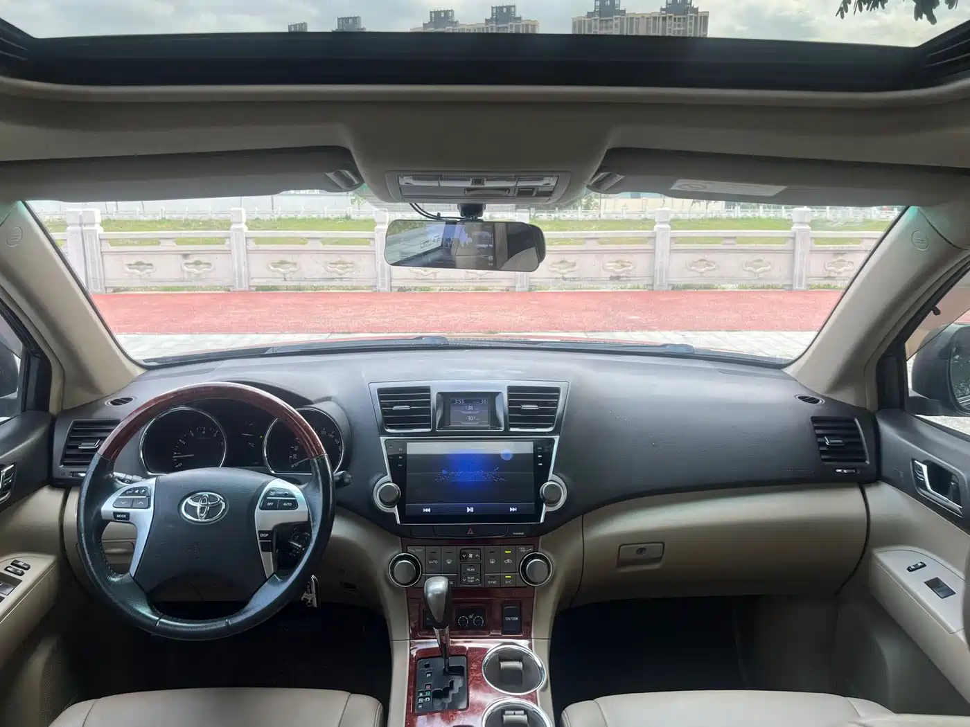 Toyota Highlander 2012 2.7L 2WD 7-Seater Luxury Edition фото 5