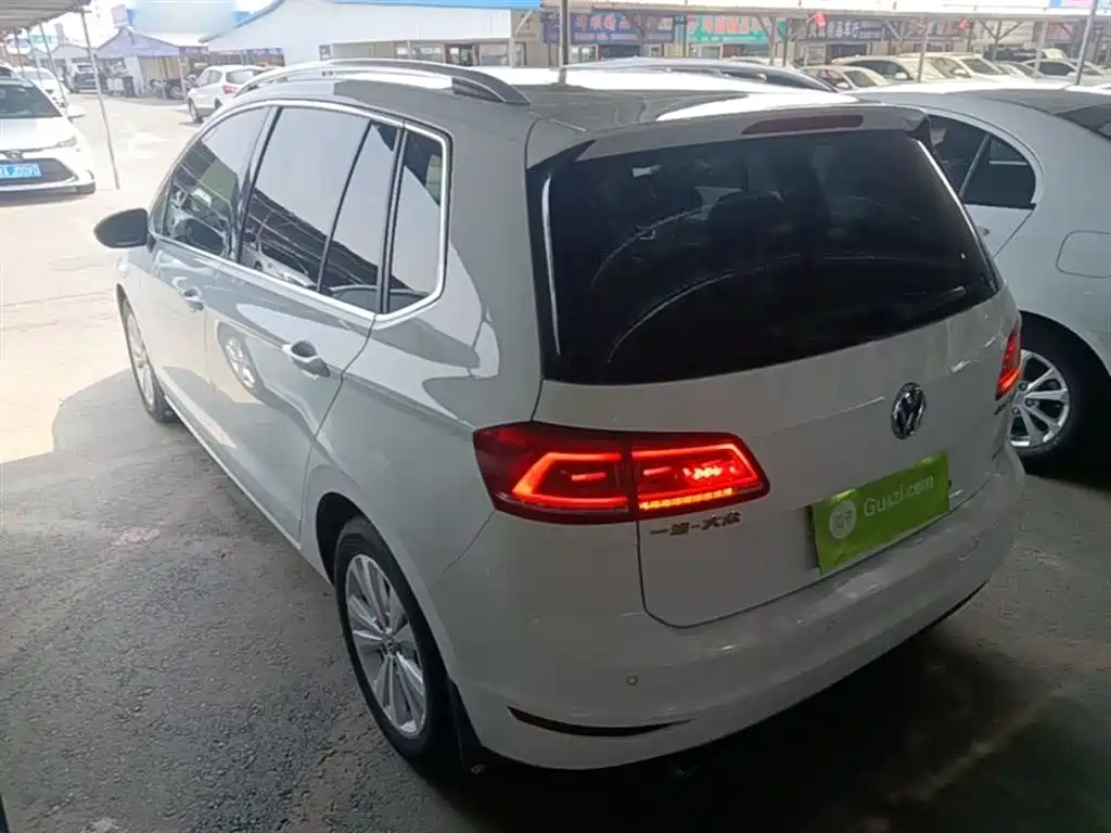 Volkswagen Golf Sportsvan 2016 230TSI Automatic Progressive фото 5