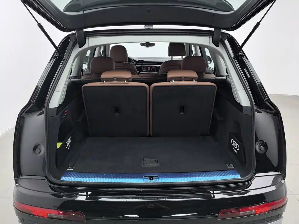 Фото 16 - Audi Q7