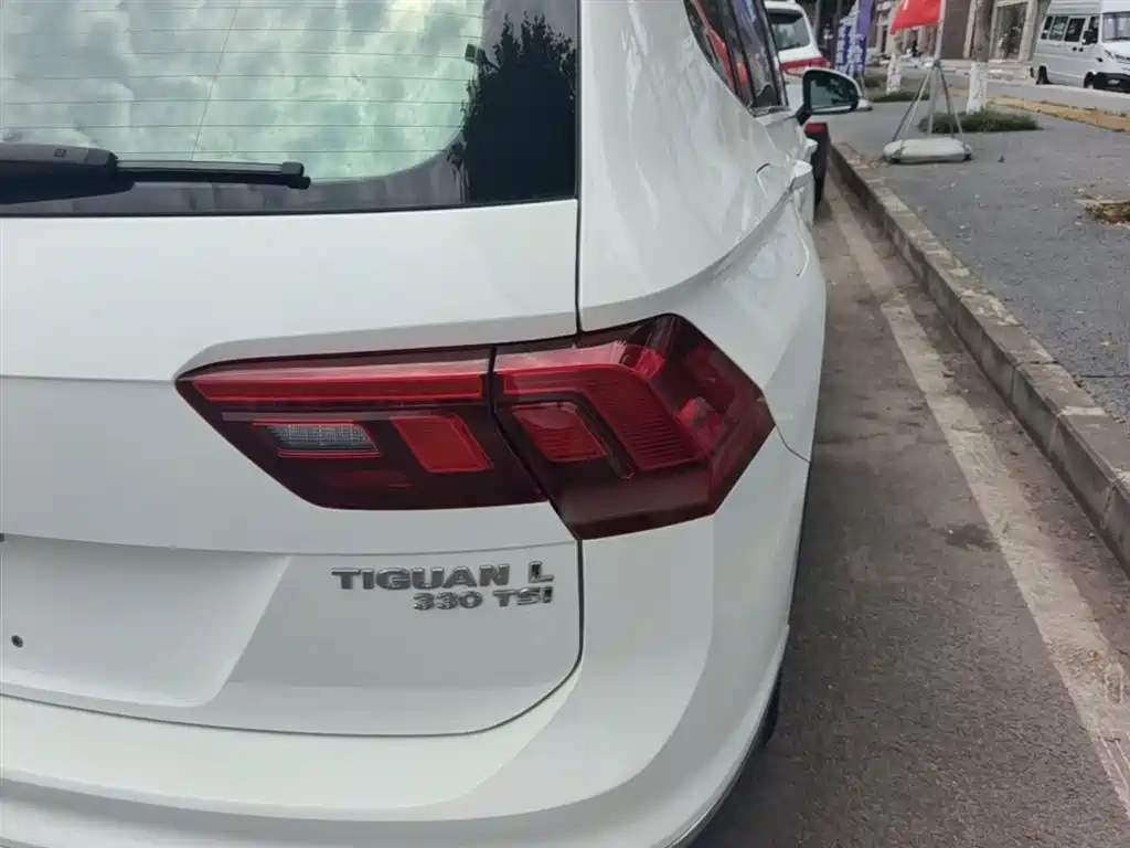 Volkswagen Tiguan L 2018 Facelift 330TSI Automatic 2WD Luxury Edition фото 8