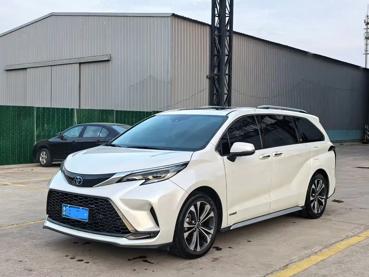Toyota Granvia 2022 2.5L Hybrid Premium Edition