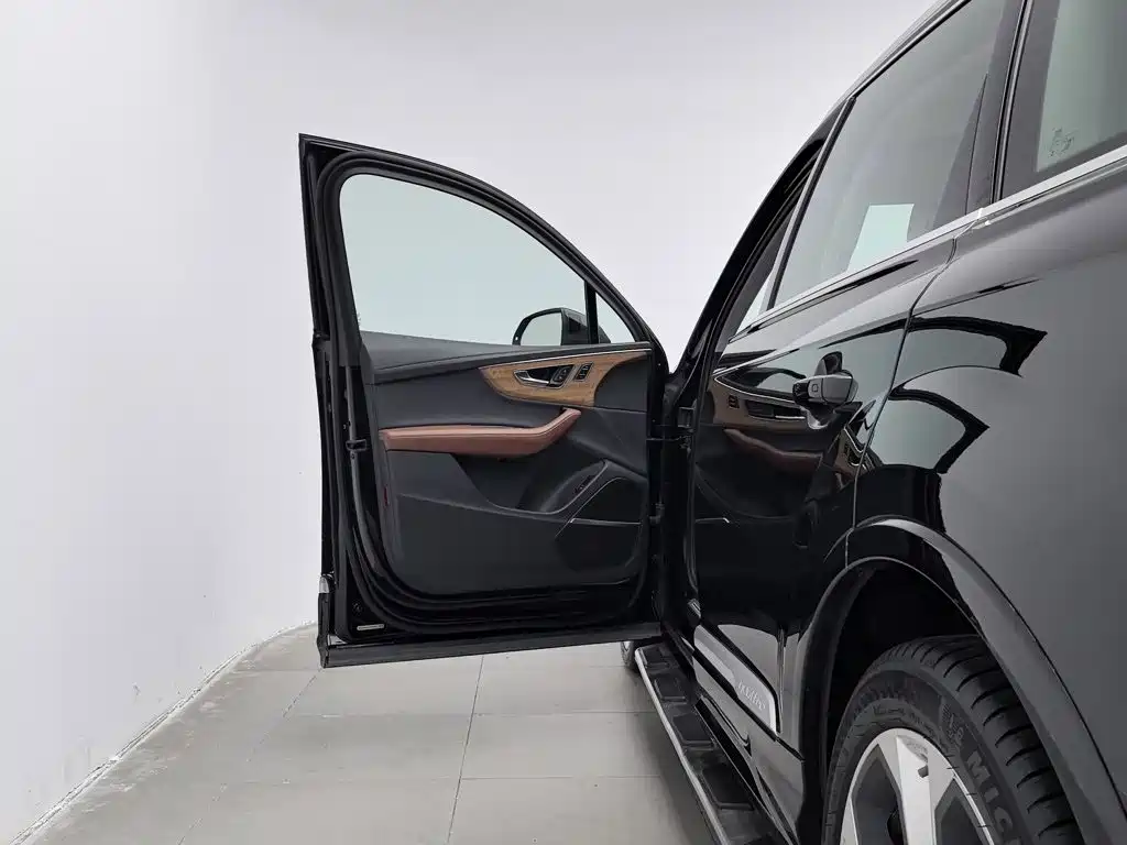 Фото 8 - Audi Q7