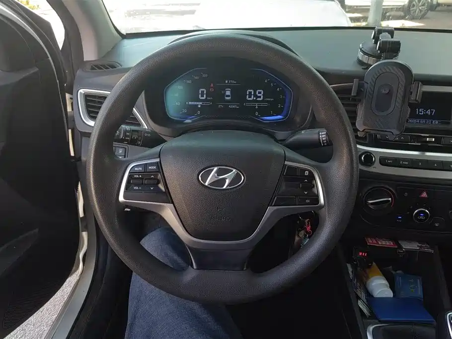 Hyundai Verna 2020 1.4L Manual GLS Cool Edition фото 15