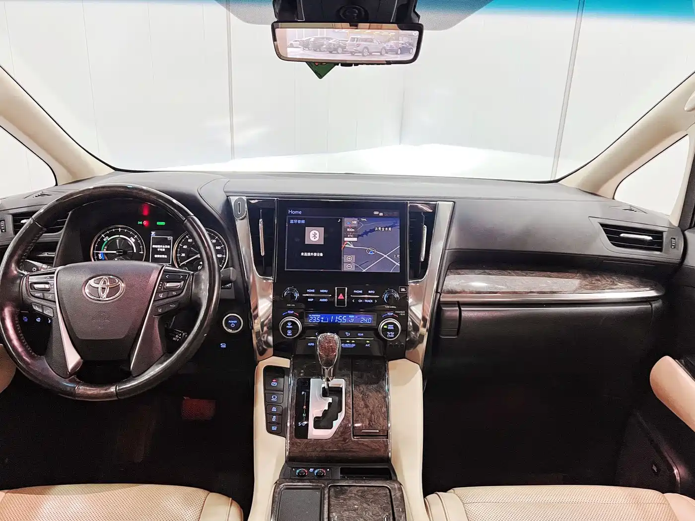 Toyota Vellfire 2019 Hybrid 2.5L HV Premium Edition фото 12